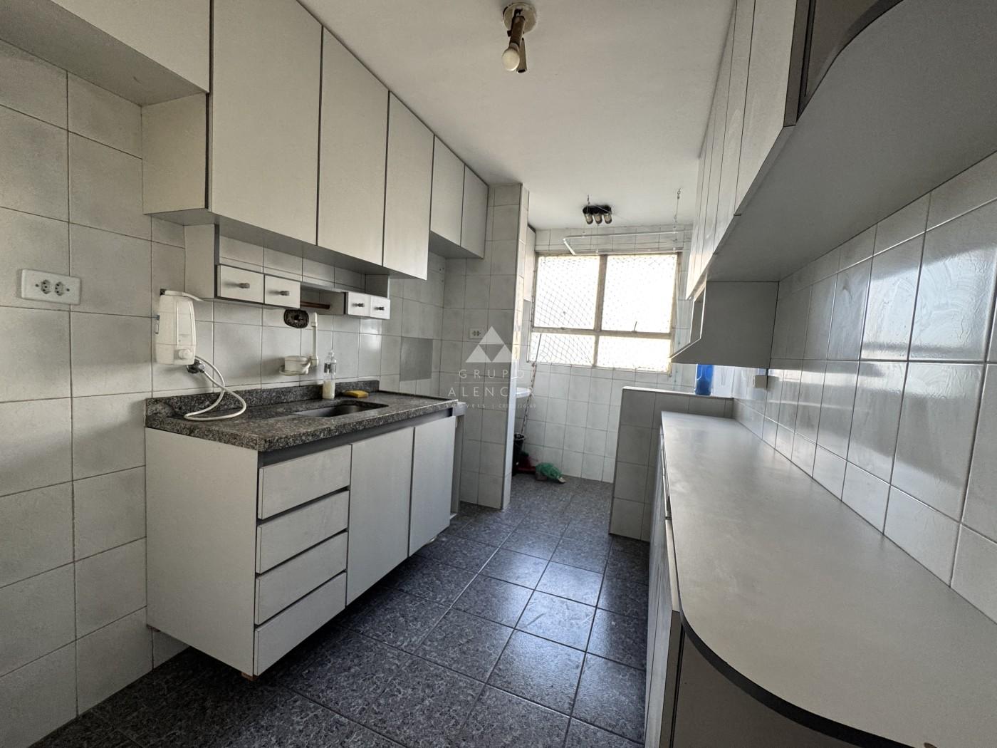 Cozinha com armários