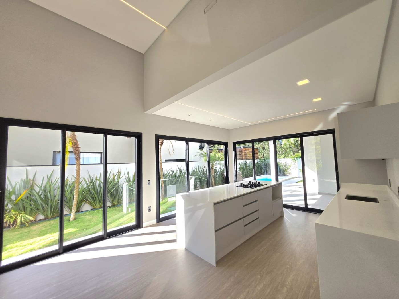 Casa Alto Padr�o para Venda, em S�o Jos�, bairro Sert�o Do Imaruim, 3 dormit�rios, 3 banheiros, 1 su�te, 4 vagas