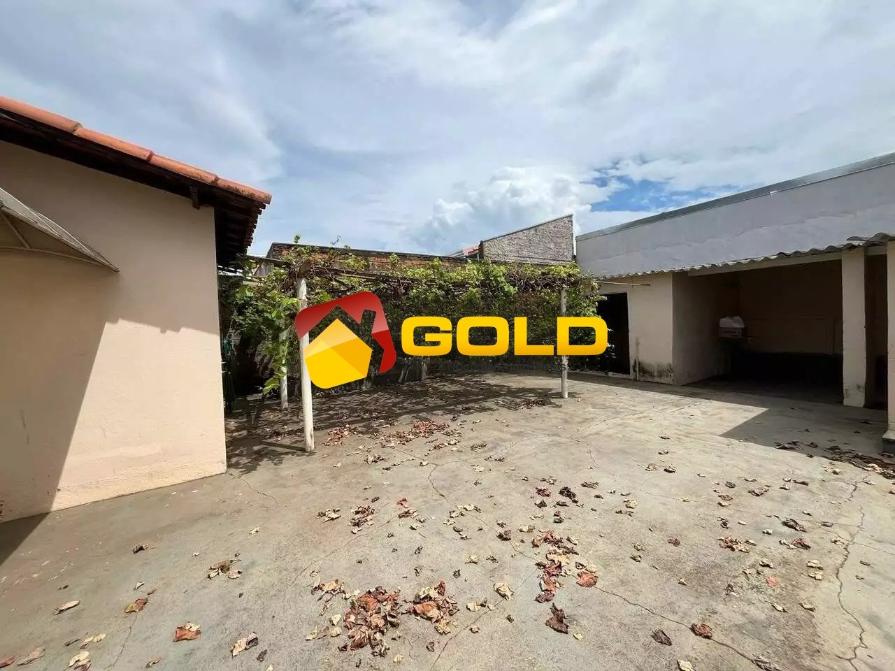 Casa para Venda, em Uberl�ndia, bairro Pacaembu, 3 dormit�rios, 2 banheiros, 1 su�te, 2 vagas
