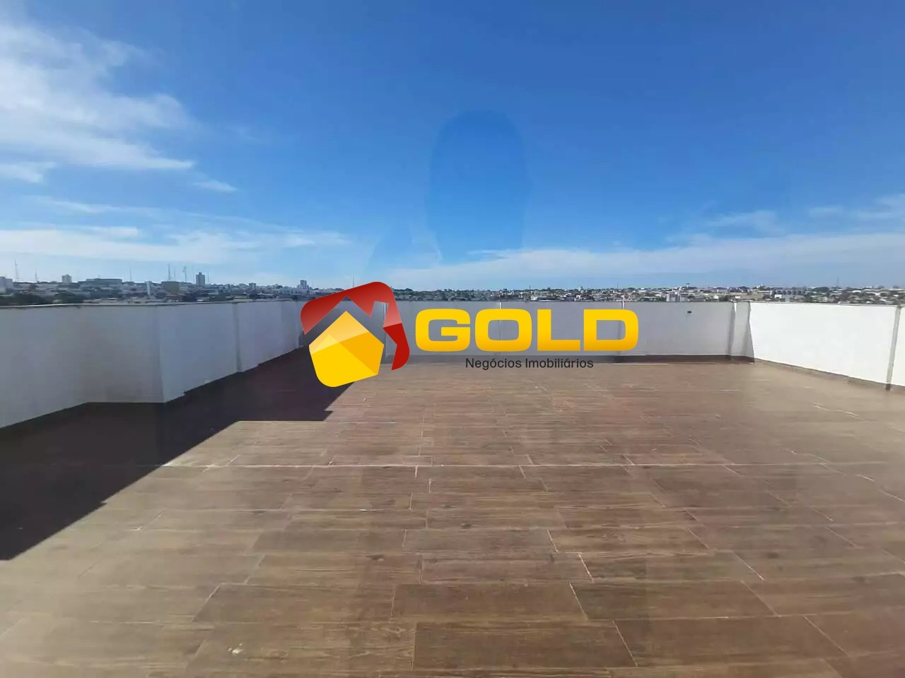 Cobertura para Venda, em Uberl�ndia, bairro Tibery, 1 dormit�rio, 1 banheiro, 10 vagas