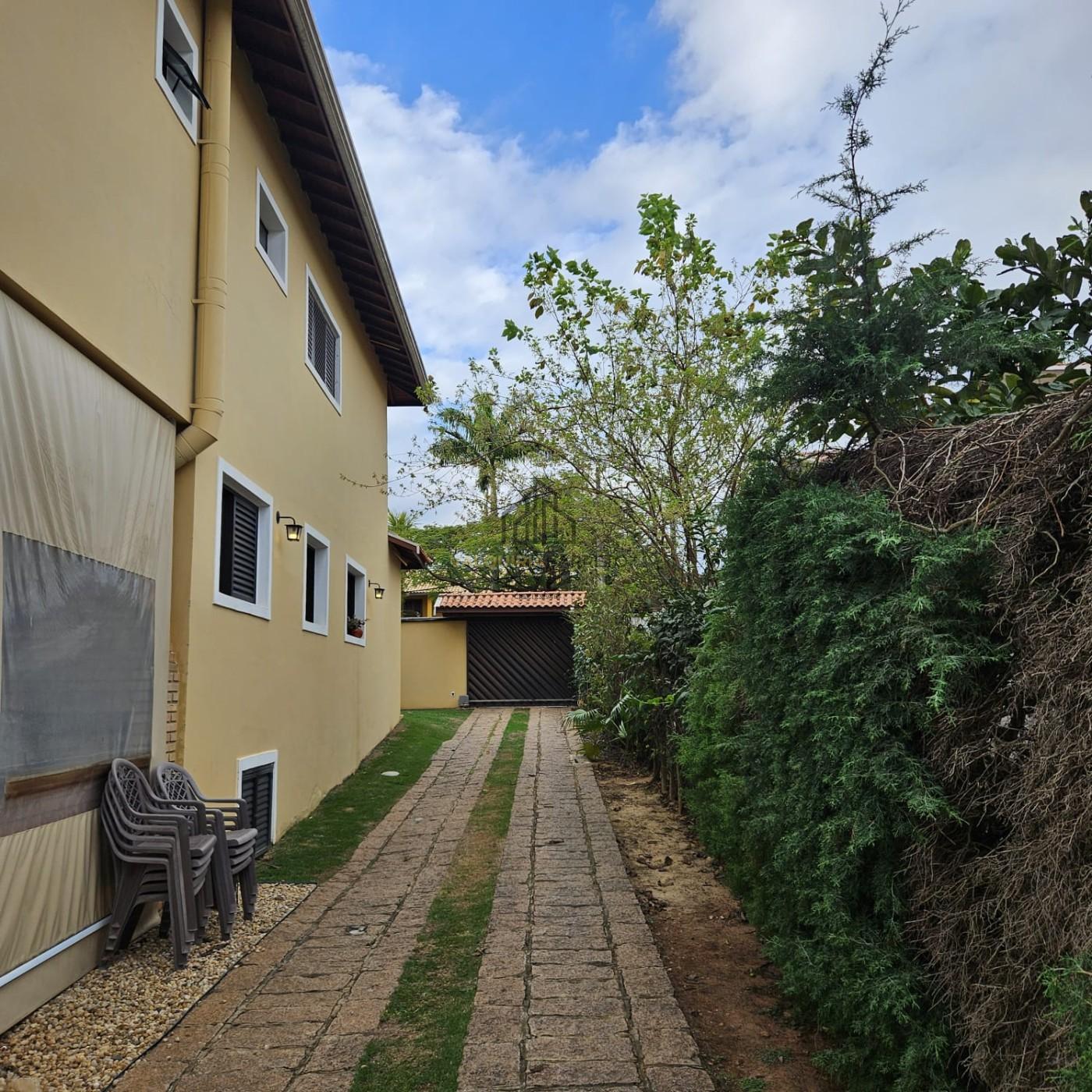 entrada lateral garagem
