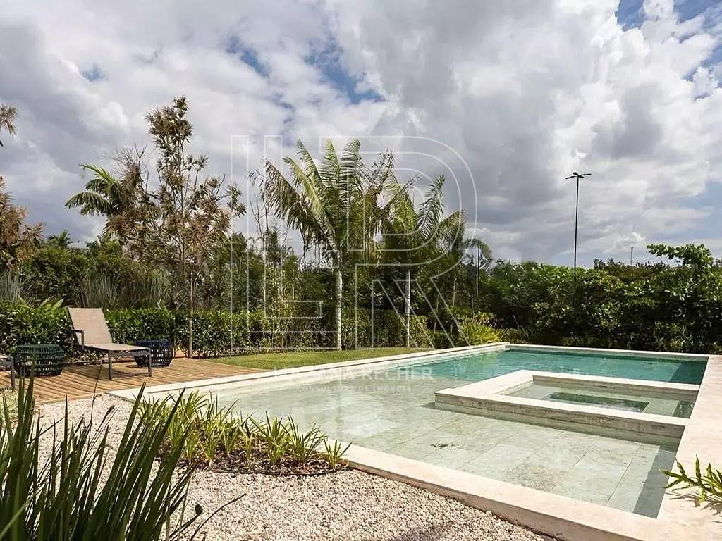 Piscina com SPA e borda infinita