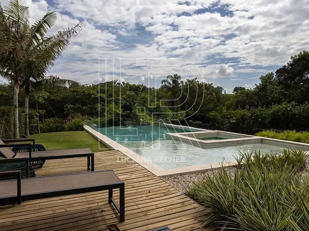 Piscina com SPA e borda infinita