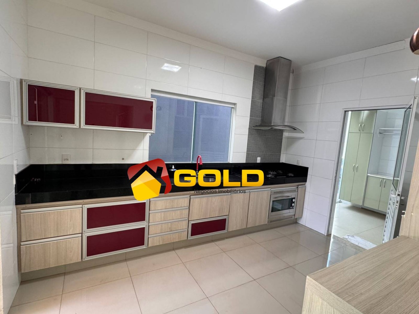 Casa para Venda, em Uberl�ndia, bairro Novo Mundo, 3 dormit�rios, 2 banheiros, 1 su�te, 4 vagas