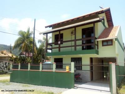 Casa para Temporada, em Bombinhas, bairro Mariscal, 1 dormitrio, 3 banheiros, 2 sutes, 2 vagas