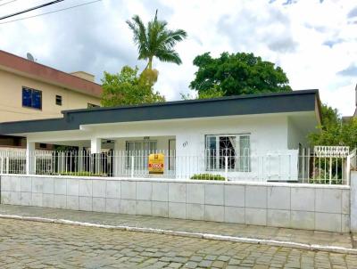 Casa para Venda, em Cambori, bairro Centro, 3 dormitrios, 2 banheiros, 3 vagas