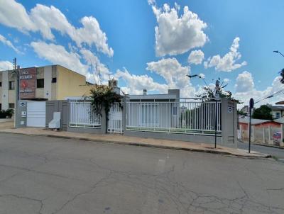 Casa para Venda, em Guarapuava, bairro Centro, 3 dormitrios, 1 sute, 6 vagas
