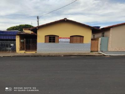 Casa para Venda, em Bom Despacho, bairro Centro, 5 dormitrios, 2 banheiros