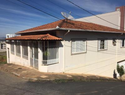 Casa para Venda, em Pouso Alegre, bairro Primavera, 3 dormitrios, 1 banheiro, 1 sute, 2 vagas