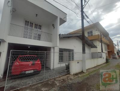 Casa para Venda, em Joinville, bairro Bucarein, 5 dormitrios, 4 banheiros, 2 sutes, 2 vagas