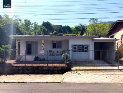 Casa para Venda, em Igrejinha, bairro Viaduto, 2 dormitrios, 2 banheiros, 2 vagas