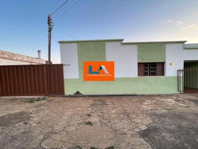 Casa para Venda, em Araguari, bairro Centro