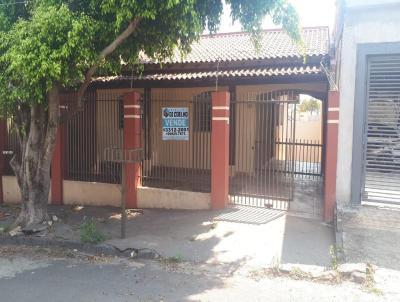 Casa para Venda, em Arapongas, bairro Jardim Mnaco, 2 dormitrios, 2 banheiros, 1 sute, 3 vagas