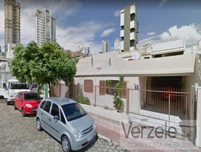 Casa / Sobrado para Venda, em Balnerio Cambori, bairro Centro, 8 dormitrios, 4 banheiros, 2 sutes, 2 vagas