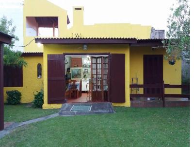 Casa para Venda, em Pinhal, bairro Bairro Centro, 3 dormitrios, 2 banheiros, 2 vagas