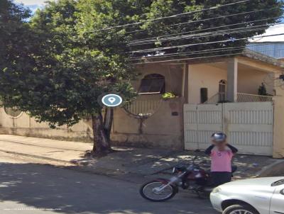 Casa para Venda, em Montes Claros, bairro Alto So Joo, 3 dormitrios, 1 banheiro, 1 vaga