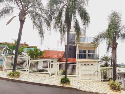 Casa para Venda, em Chapec, bairro Presidente Medici, 5 dormitrios, 1 banheiro, 3 sutes, 5 vagas