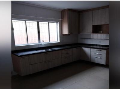 Sobrado para Locao, em Mau, bairro Jardim Pedroso, 2 dormitrios, 2 banheiros, 2 vagas