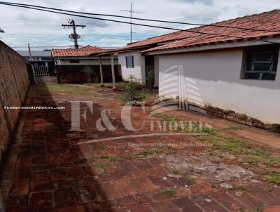 Casa para Venda, em Iracempolis, bairro Centro, 2 dormitrios, 1 banheiro, 2 vagas
