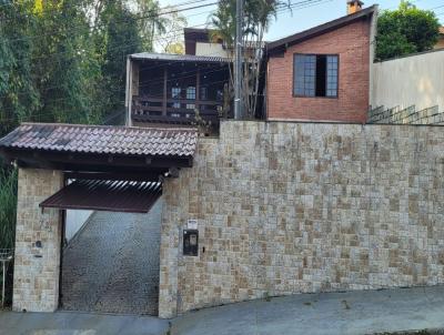 Casa para Venda, em Joinville, bairro Floresta, 1 banheiro, 3 sutes, 4 vagas