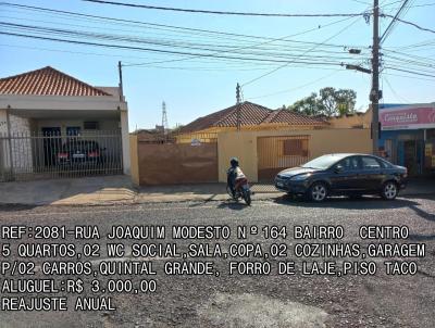 Casa para Locao, em Araguari, bairro CENTRO, 5 dormitrios, 2 banheiros, 2 vagas