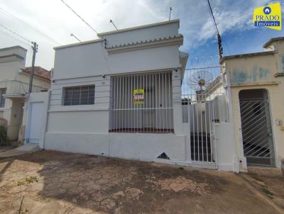 Casa para Venda, em Araguari, bairro Centro, 4 dormitrios, 1 banheiro