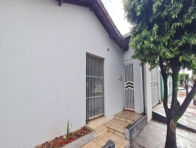 Casa para Venda, em Quirinópolis, bairro Conjunto Rio Preto, 2 dormitórios, 1 banheiro, 1 suíte, 2 vagas