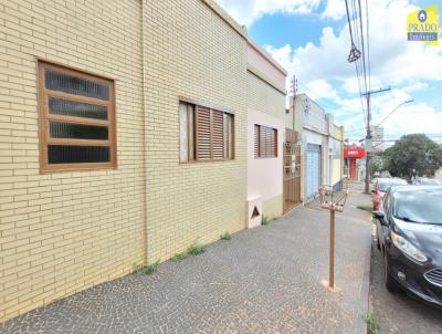 Casa para Venda, em Araguari, bairro Centro, 3 dormitrios, 2 banheiros, 1 vaga