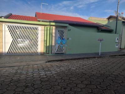 Casa para Venda, em Ouro Fino, bairro Jardim Patrcia, 3 dormitrios, 2 banheiros, 2 vagas