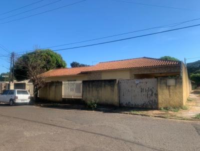 Casa para Venda, em Arapongas, bairro Vila Araponguinha, 4 dormitrios, 1 banheiro, 1 vaga