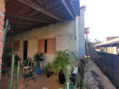 Casa Usada para Venda, em Itumbiara, bairro Dona Sinica, 3 dormitrios, 1 banheiro, 1 vaga