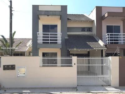 Casa / Sobrado para Venda, em Navegantes, bairro Centro, 3 dormitrios, 2 banheiros, 1 sute, 2 vagas