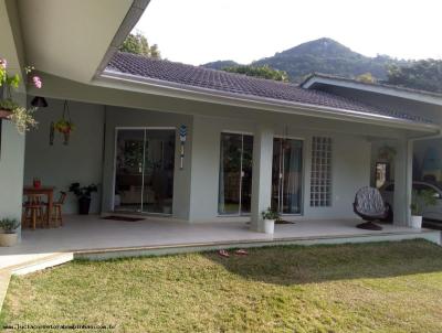 Casa para Temporada, em Bombinhas, bairro canto grande, 5 dormitrios, 5 banheiros, 4 sutes, 4 vagas