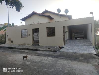 Casa para Venda, em Bom Despacho, bairro Esplanada, 4 dormitrios, 3 banheiros, 1 sute, 4 vagas