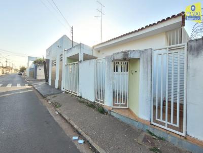 Casa para Venda, em Araguari, bairro Industrial, 3 dormitrios, 2 banheiros, 1 sute, 1 vaga