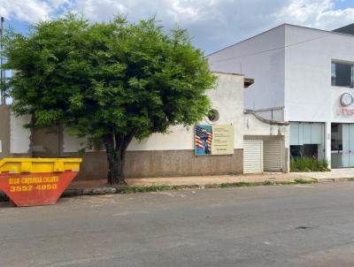 Casa para Venda, em Guaxup, bairro Centro, 3 dormitrios, 1 banheiro, 2 sutes
