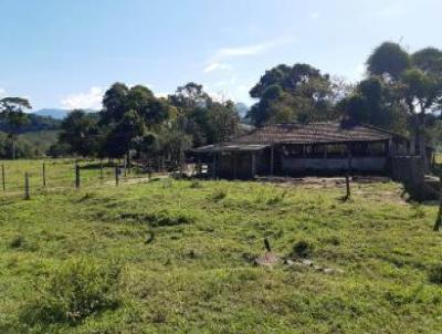 Stio para Venda, em Cachoeiras de Macacu, bairro Marapor, 2 dormitrios, 1 sute, 1 vaga