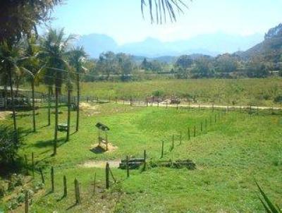 Stio para Venda, em Cachoeiras de Macacu, bairro Vecchi, 2 dormitrios, 1 banheiro, 1 vaga