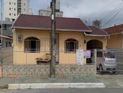 Casa / Sobrado para Venda, em Itaja, bairro Dom Bosco, 3 dormitrios, 2 banheiros, 2 vagas