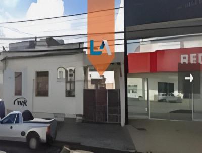 Casa para Venda, em Araguari, bairro Centro