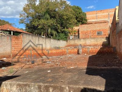 Casa para Venda, em Ourinhos, bairro Vila Christoni