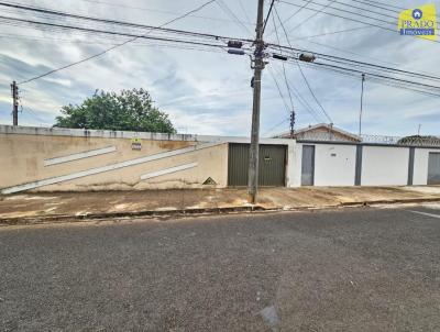 Casa para Venda, em Araguari, bairro Santa Helena, 2 dormitrios, 1 banheiro, 4 vagas