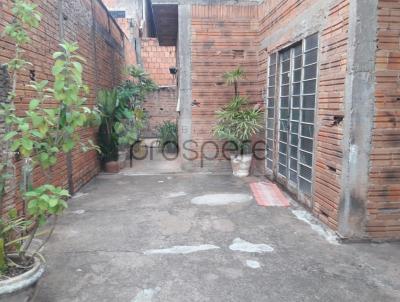 Casa para Venda, em Presidente Prudente, bairro Conjunto Habitacional Jardim Humberto Salvador, 2 dormitrios, 1 banheiro, 2 vagas