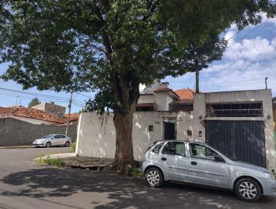 Casas 3 e 4 Quartos para Venda, em Bauru, bairro Centro, 3 dormitrios, 2 banheiros, 2 vagas