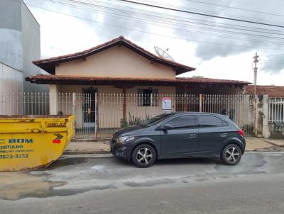 Casa para Venda, em Bom Despacho, bairro Centro, 3 dormitrios, 2 banheiros, 1 sute, 1 vaga