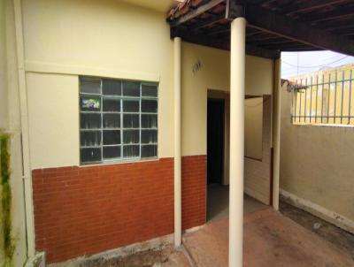 Casa para Venda, em Uberlndia, bairro Nossa Senhora Aparecida, 3 dormitrios, 1 banheiro, 1 vaga