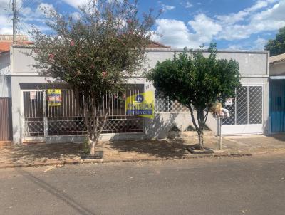 Casa para Venda, em Araguari, bairro Centro, 3 dormitrios, 1 banheiro, 2 vagas