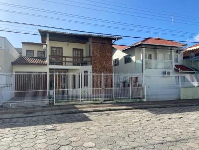 Casa para Venda, em Florianpolis, bairro Estreito, 5 dormitrios, 3 banheiros, 1 sute, 4 vagas