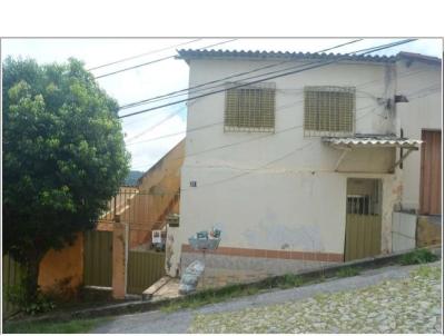 Sobrado para Venda, em Belo Horizonte, bairro Araguaia, 3 dormitrios, 1 banheiro, 1 vaga