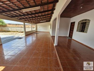 Casa para Venda, em Aparecida de Goinia, bairro Residencial Village Garavelo, 3 dormitrios, 2 banheiros, 6 vagas